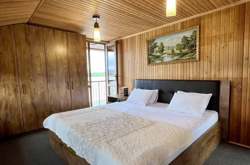 2-х этажный коттедж возле озера