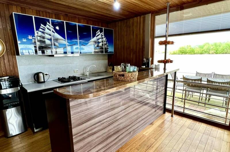 2-х этажный коттедж возле озера