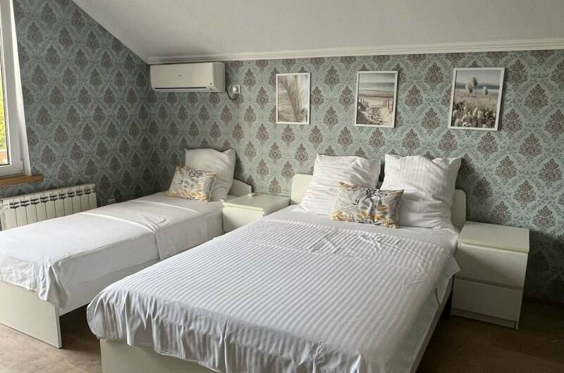 Трехместный номер с балконом