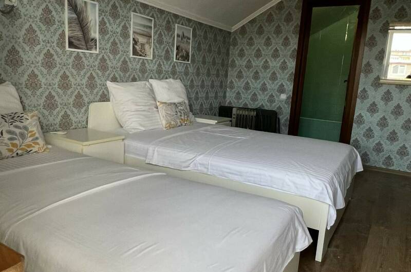 Трехместный номер с балконом