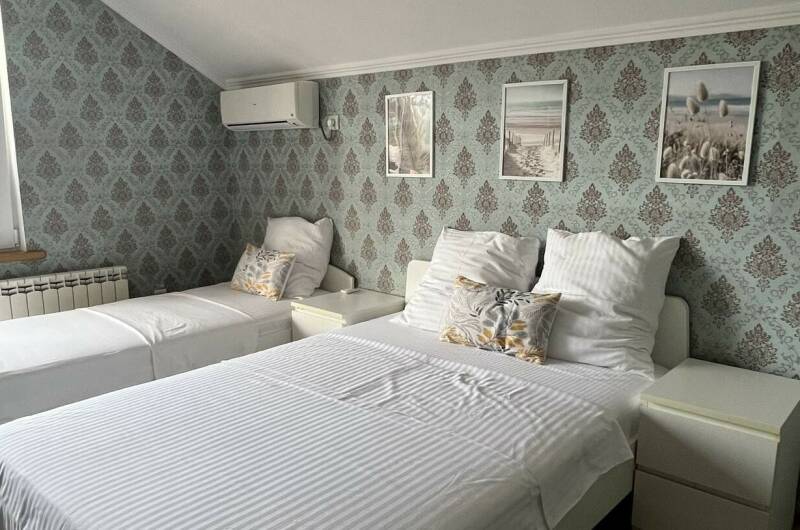 Трехместный номер с балконом