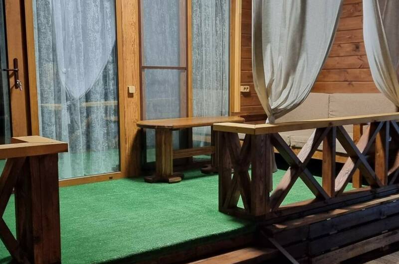 Двухкомнатный домик с видом на двор