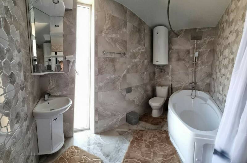 Двухкомнатный домик с видом на двор