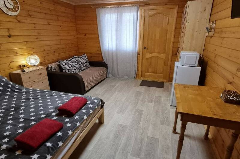 № 2 Домик с видом на двор