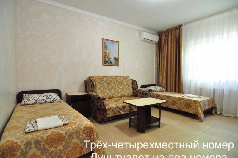 Четырехместный номер «Эконом» с балконом