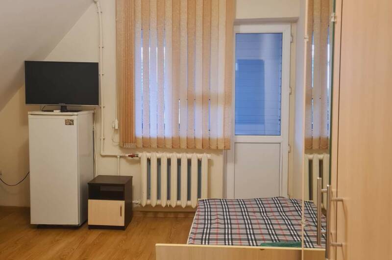 Трёхместный «Стандарт», балкон, мансарда, душ-трап