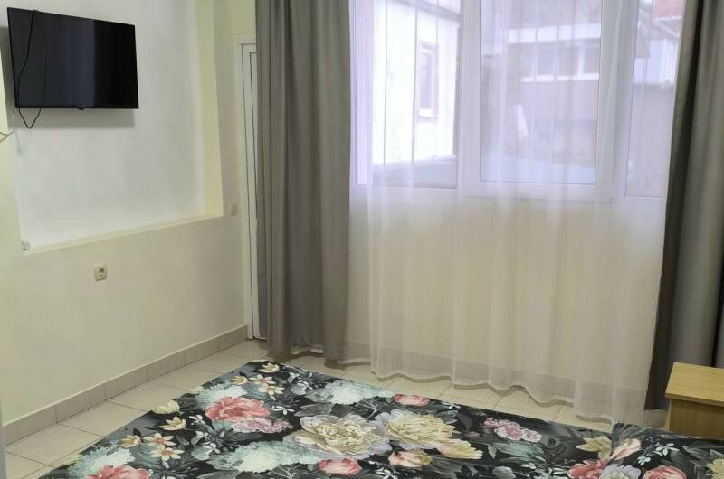 Трехместный номер с частичным видом на море