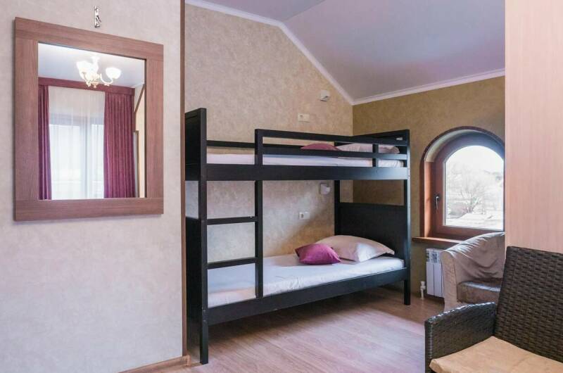 Четырехместный с двухъярусной кроватью и балконом