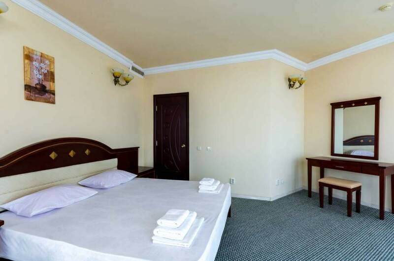 «Люкс» с балконом