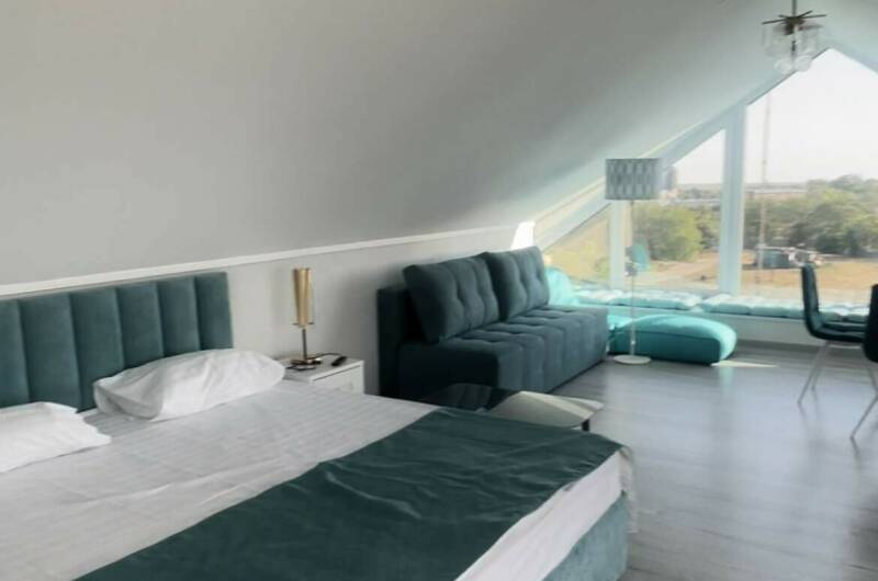 «Люкс-мансарда» с большим балконом