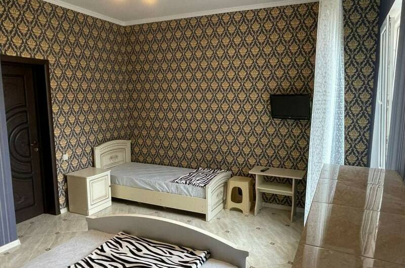 Трёхместный номер с удобствами