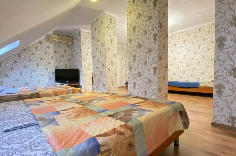 Шестиместный номер