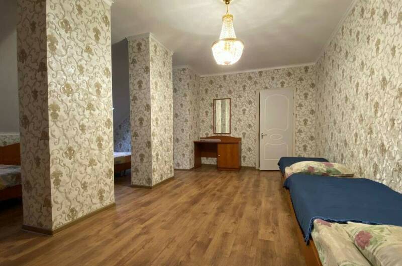 Шестиместный номер