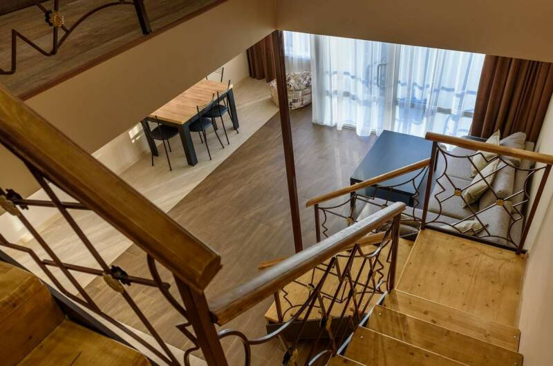 Двухуровневые апартаменты с видом на море