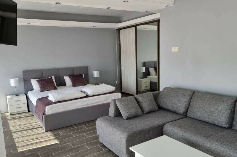 Апартаменты с балконом 01