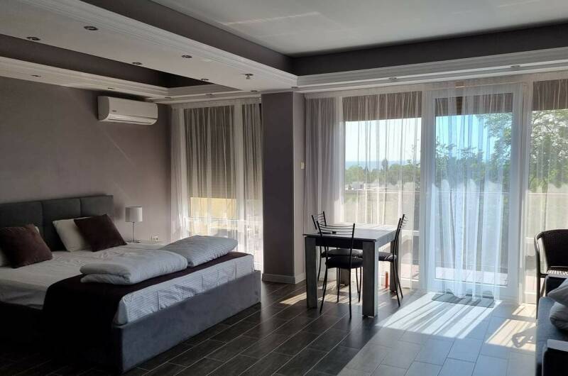 Апартаменты с балконом 02