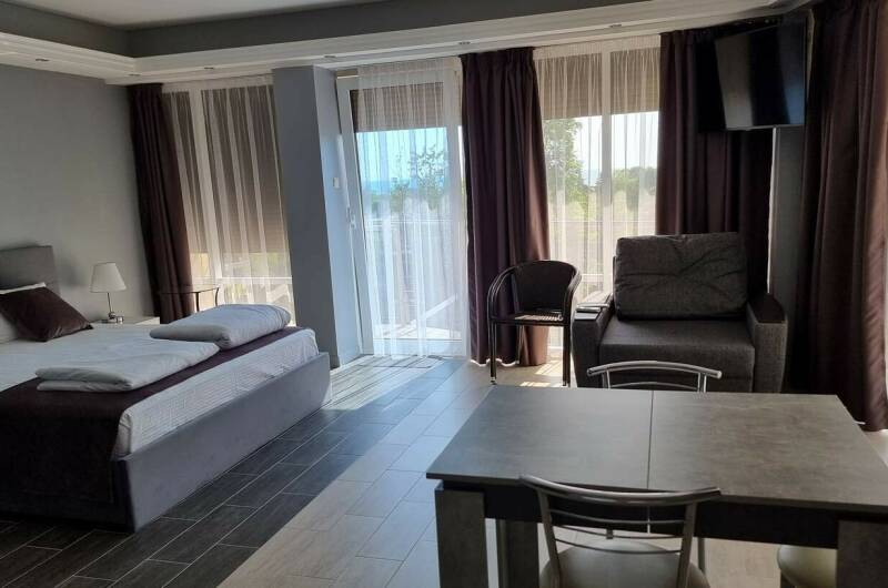 Апартаменты с балконом 03