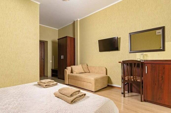 Трёхместный номер с балконом