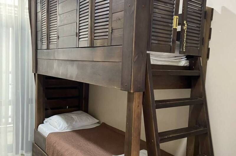 Четырёхместный номер с ванной комнатой