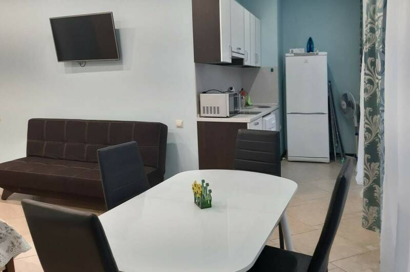 Большая студия, окна в пол, до 6 гостей, 3 этаж