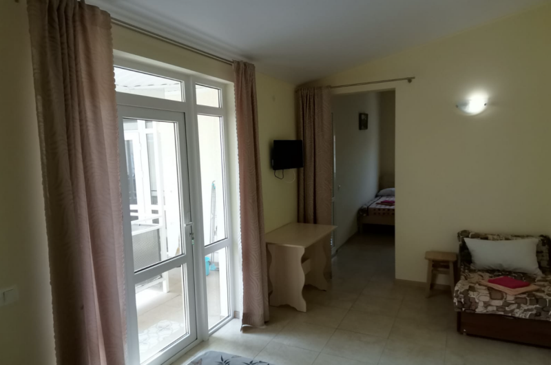 Двухкомнатный номер на 5 человек