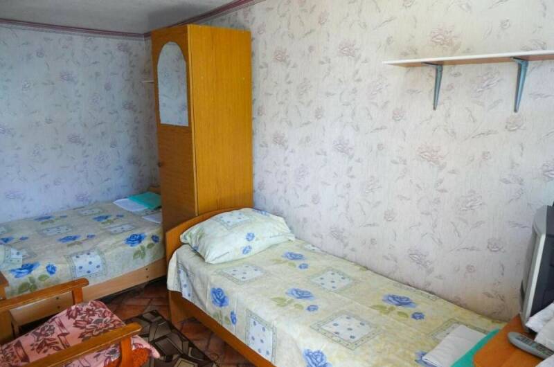 «Эконом» на троих в деревенском стиле 2+1