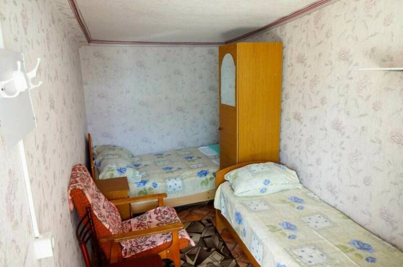 «Эконом» на троих в деревенском стиле 2+1