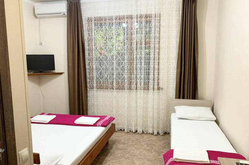 Трёхместный номер с индивидуальной кухней