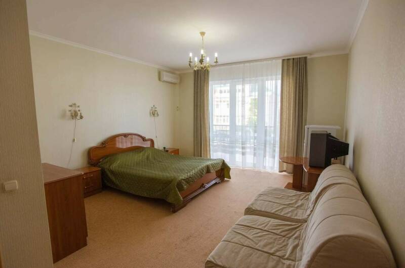 «Стандарт» трёхместный с балконом