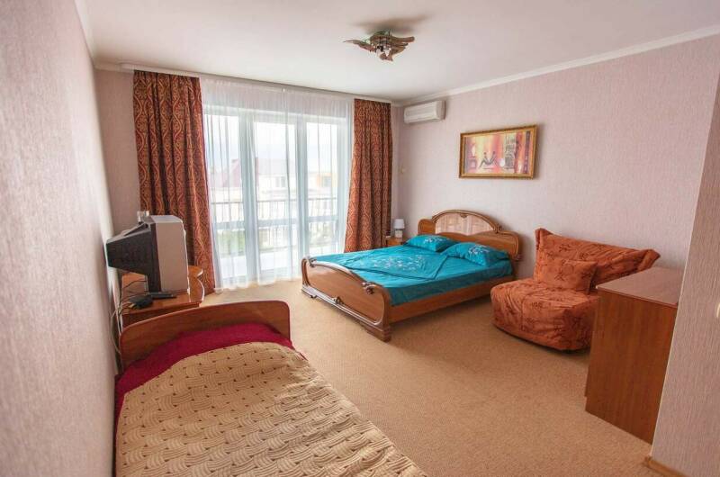 Четырёхместный «Стандарт» с балконом