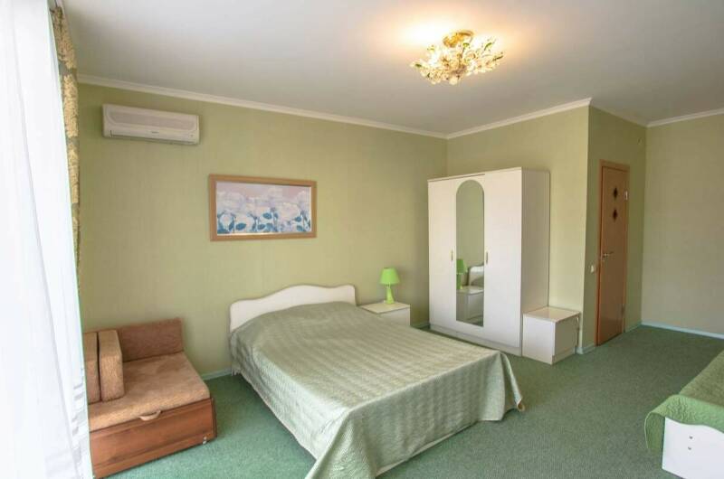 «Стандарт» четырёхместный с балконом