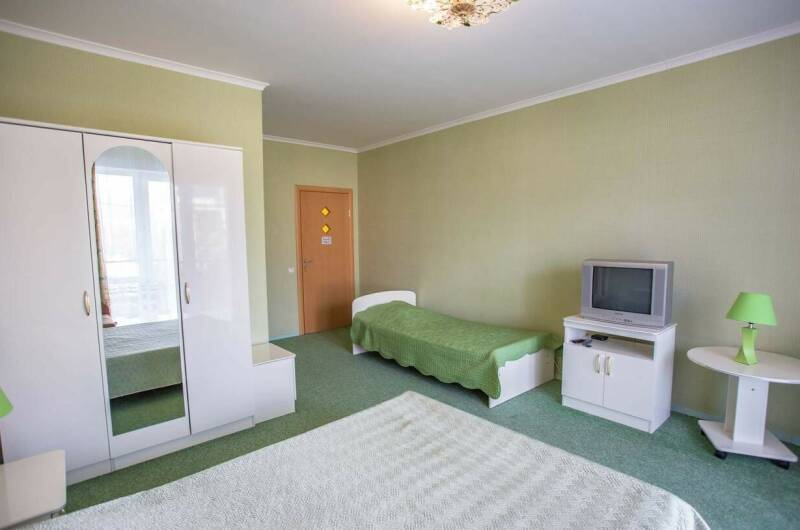 «Стандарт» четырёхместный с балконом