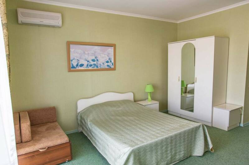 «Стандарт» четырёхместный с балконом