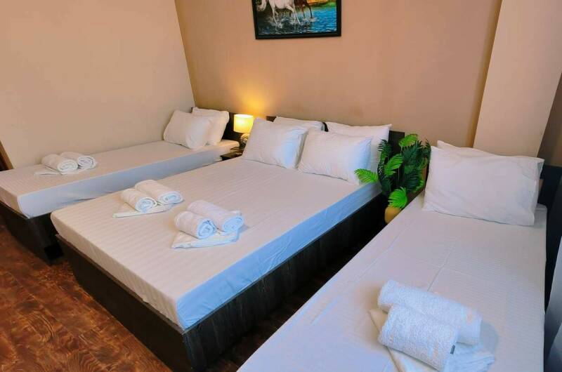 «Полулюкс» 4-х местный с видом на бассейн