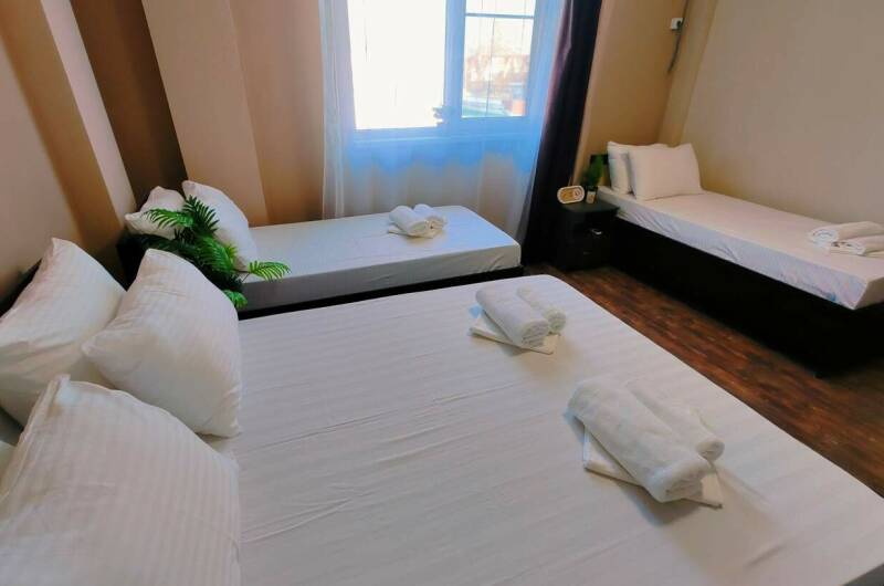 «Полулюкс» 4-х местный с видом на бассейн