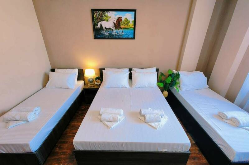 «Полулюкс» 4-х местный с видом на бассейн