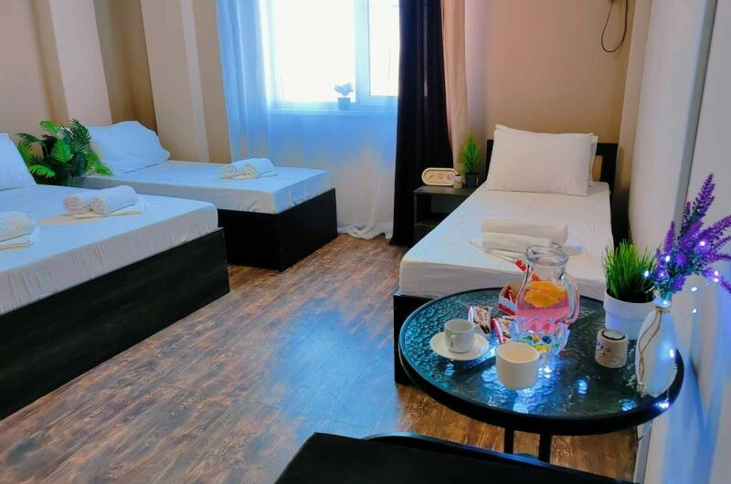 «Полулюкс» 4-х местный с видом на бассейн