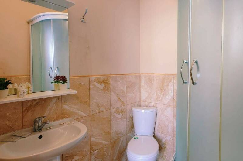 «Полулюкс» 5-ти местный с видом на бассейн