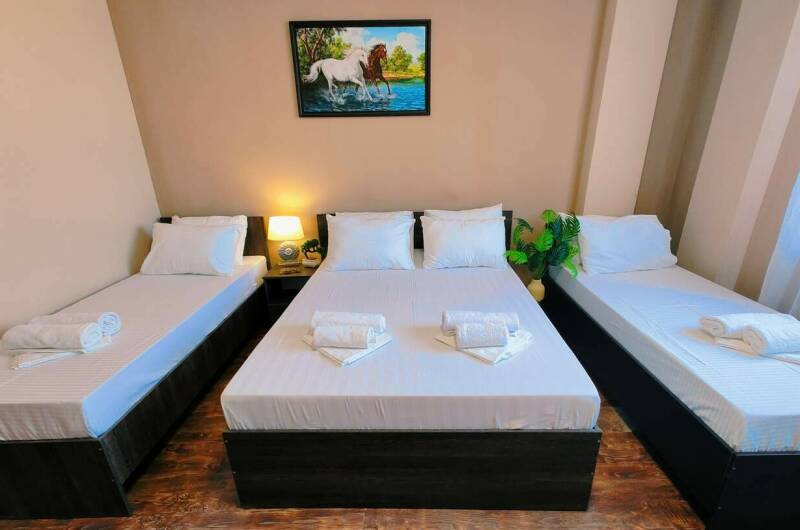 «Полулюкс» 5-ти местный с видом на бассейн