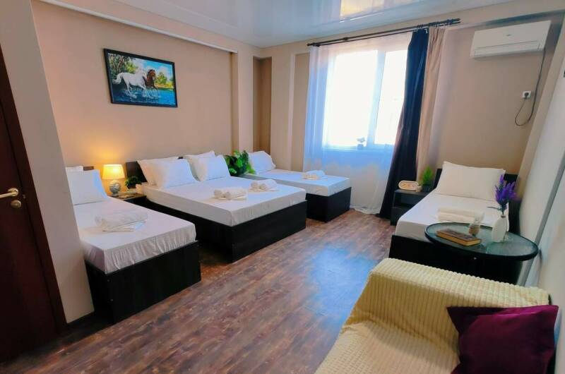 «Полулюкс» 6-ти местный с видом на бассейн