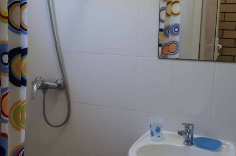 Двухкомнатная студия с кухней и отдельной спальней