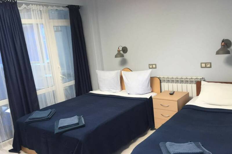 Трёхместный номер с видом на горы