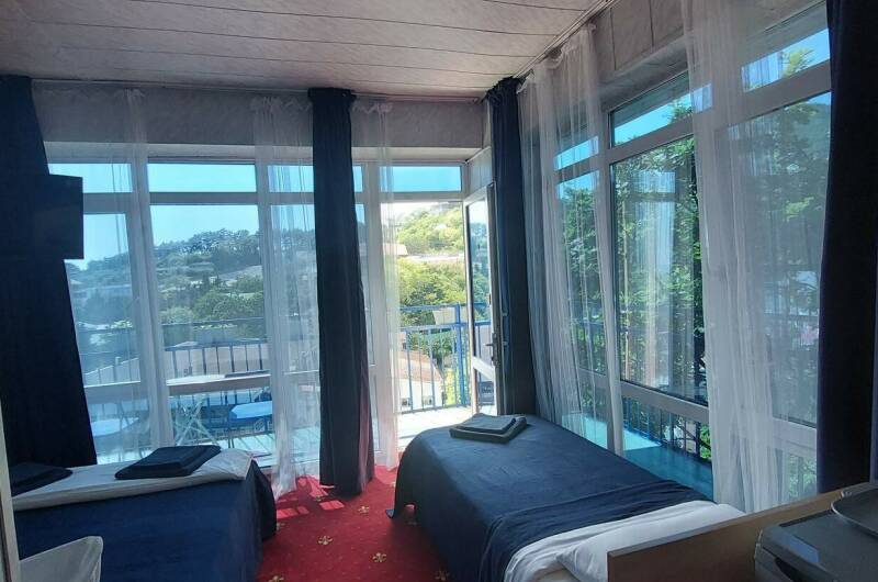 Трёхместный с балконом с видом на море (3)