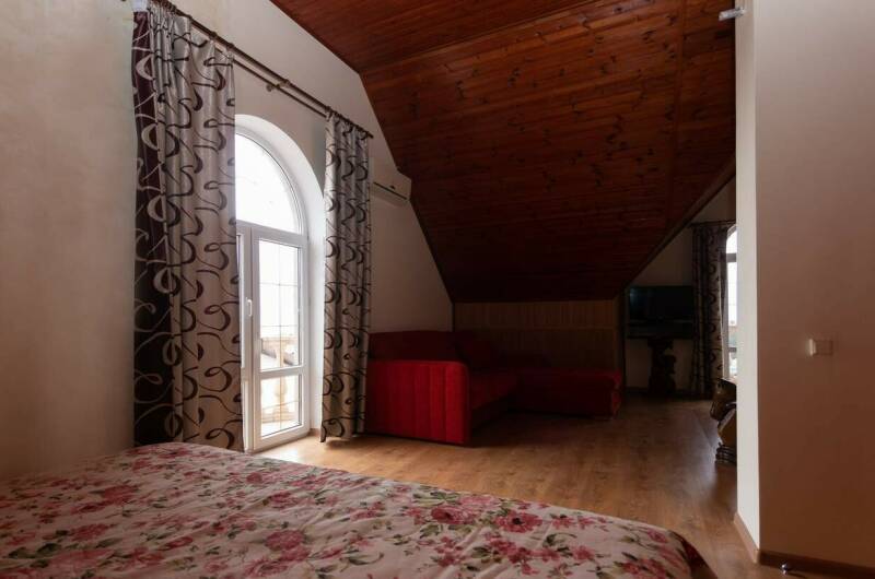 Этаж под ключ (5-и местный номер) с видом на море