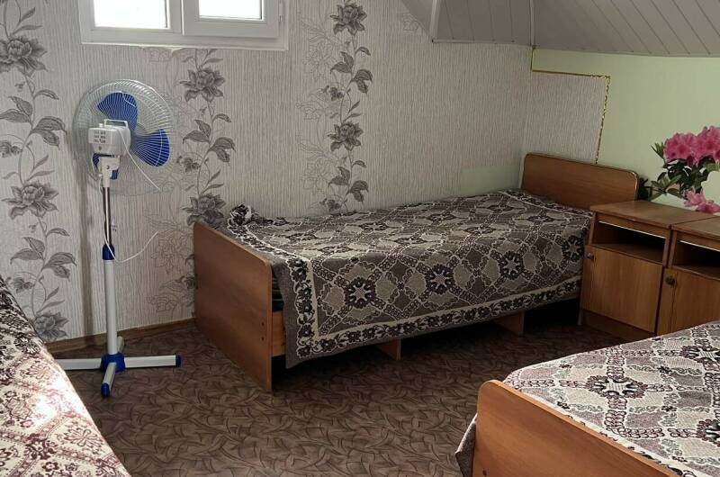 Комната"Эконом" № 11, 3 этаж (мансарда)