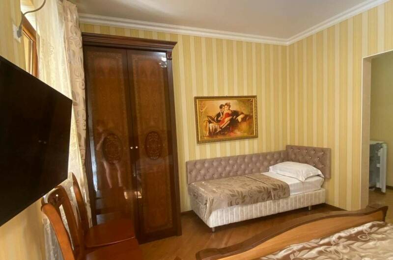 Трехместный номер с балконом 2 этаж