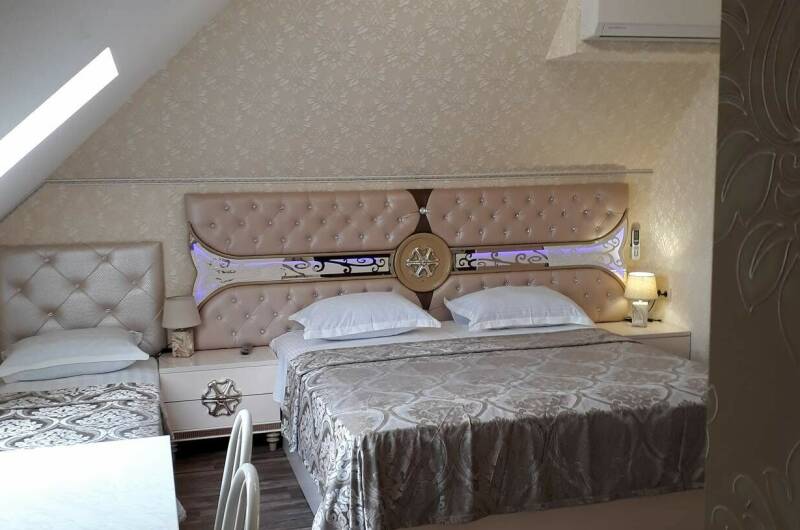 Трехместный номер с общим балконом, 4 этаж