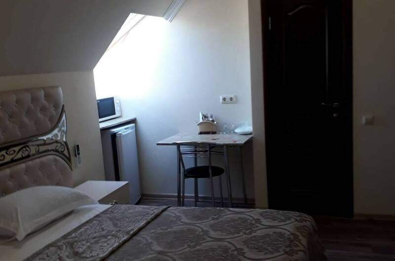 Трехместный номер с маленьким балконом, 4 этаж