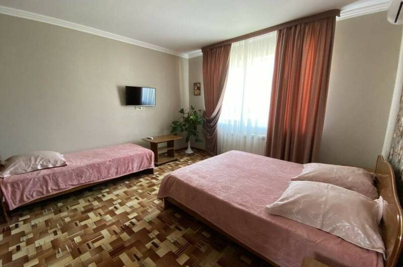 Четырехместный номер № 203