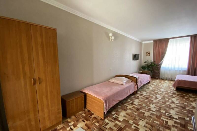 Четырехместный номер № 203